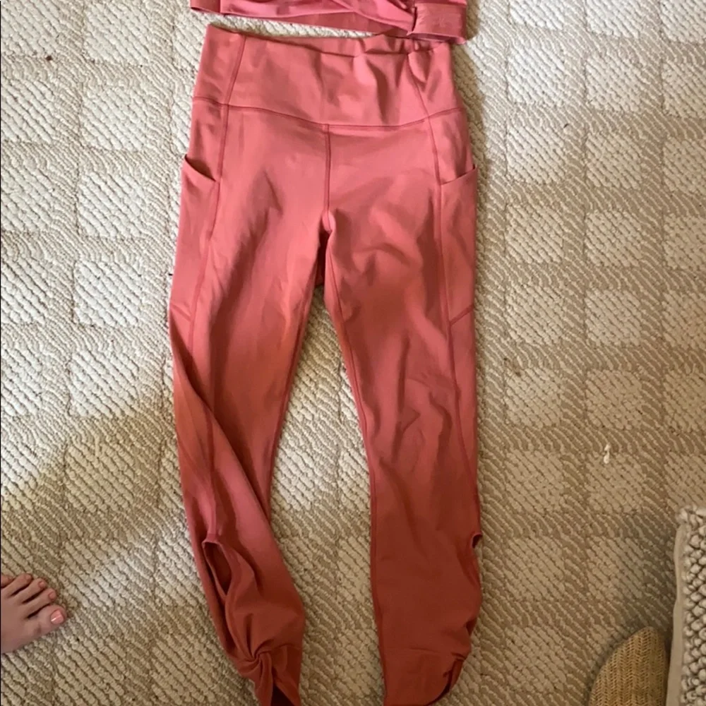 Fabletics workout set - Picture 3 of 3